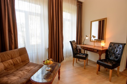 <p>Working Area/Suite Room</p>
