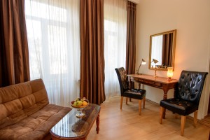 <p>Working Area/Suite Room</p>
