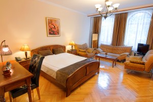 Semi-Suite room