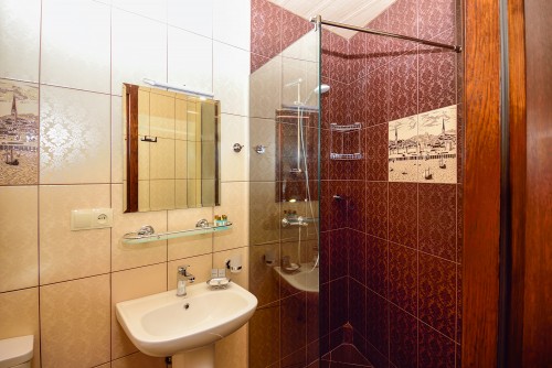 <p>Bathroom/Double with balcony</p>
